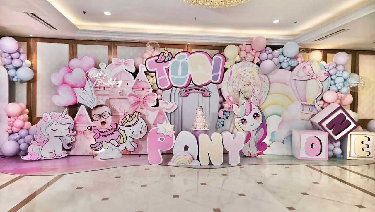 trang-tri-sinh-nhat-chu-deunicorn-pony