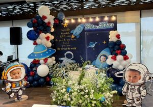 trang-tri-sinh-nhat-be-trai-chu-de-vu-tru