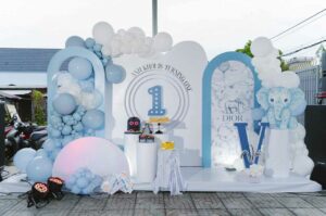 trang-tri-day-thang-be-trai-tone-xanh