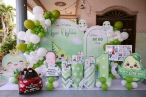 backdrop-be-trai-tuoi-ran-tone-xanh-la